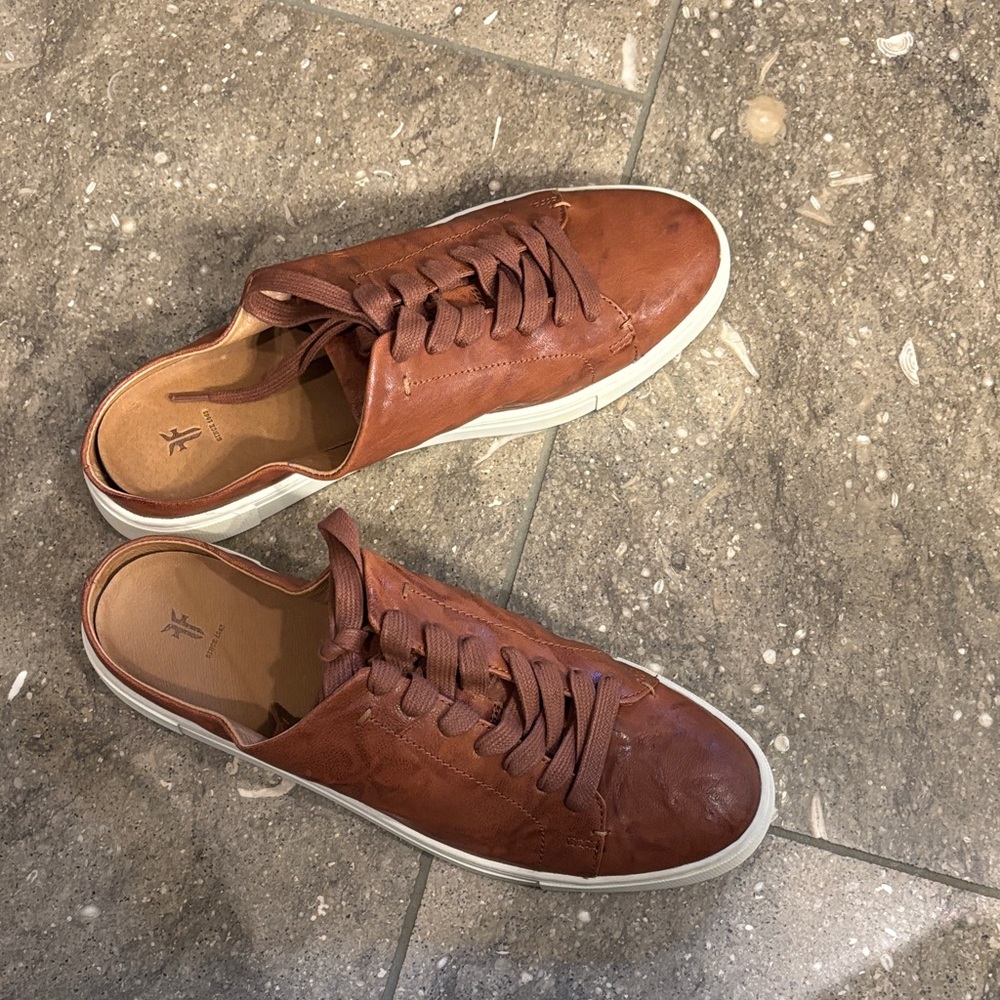 Frye Ivy Low Lace Mule Slip on Sneaker, 10, Cognac, New